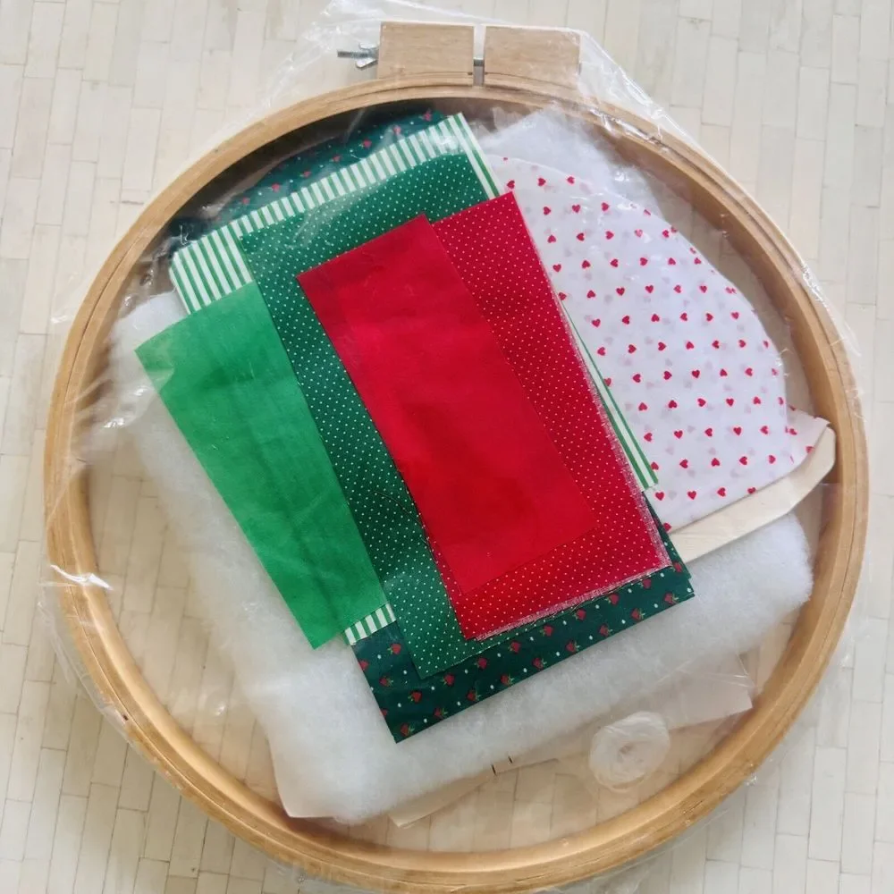 Vtg 80s Christmas Card Holder Hoop-La Applique Quilt Kit Wall Hanging 14